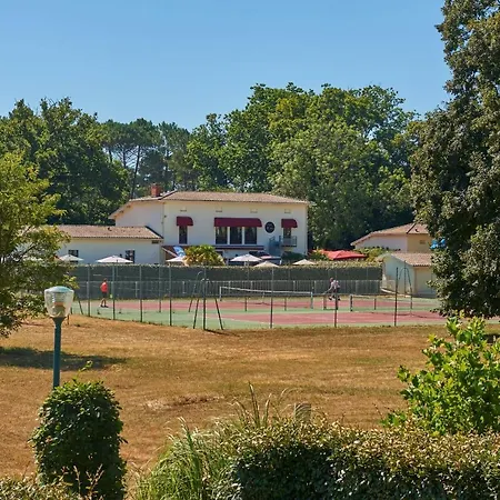 Holiday park Chateau De Salles 4*