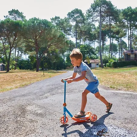 Chateau De Salles Holiday park Salles (Gironde)