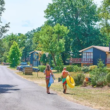 Chateau De 3* Salles (Gironde)