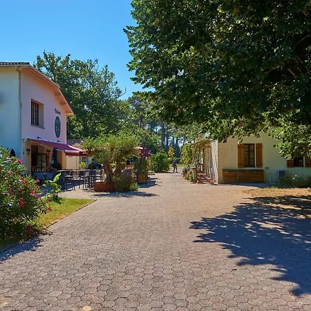 Holiday park Chateau De Salles 4*