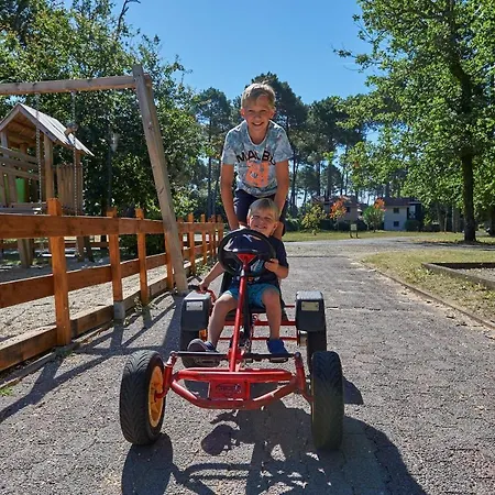 Chateau De Salles Holiday park 4*