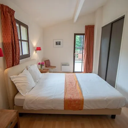 Chateau De 4* ساليس