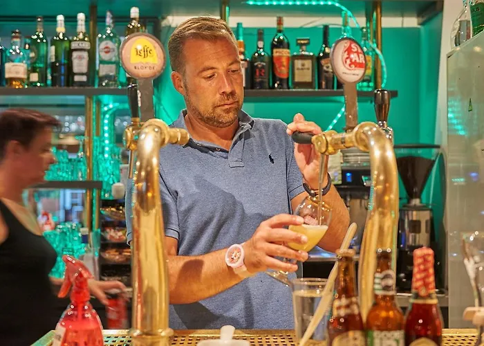 Chateau De Tatil parkı Salles (Gironde)