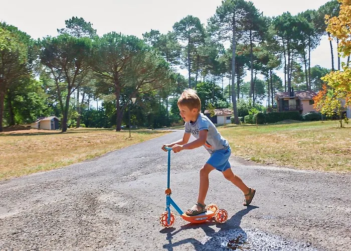 Chateau De 假日公园 萨莱