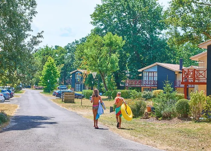 Chateau De 3* Salles (Gironde)